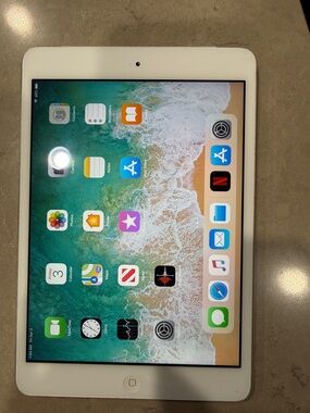 The Apple iPad mini 2 (32GB, Wi-Fi + Cellular, Silver, MF083LL/A) 2nd generation